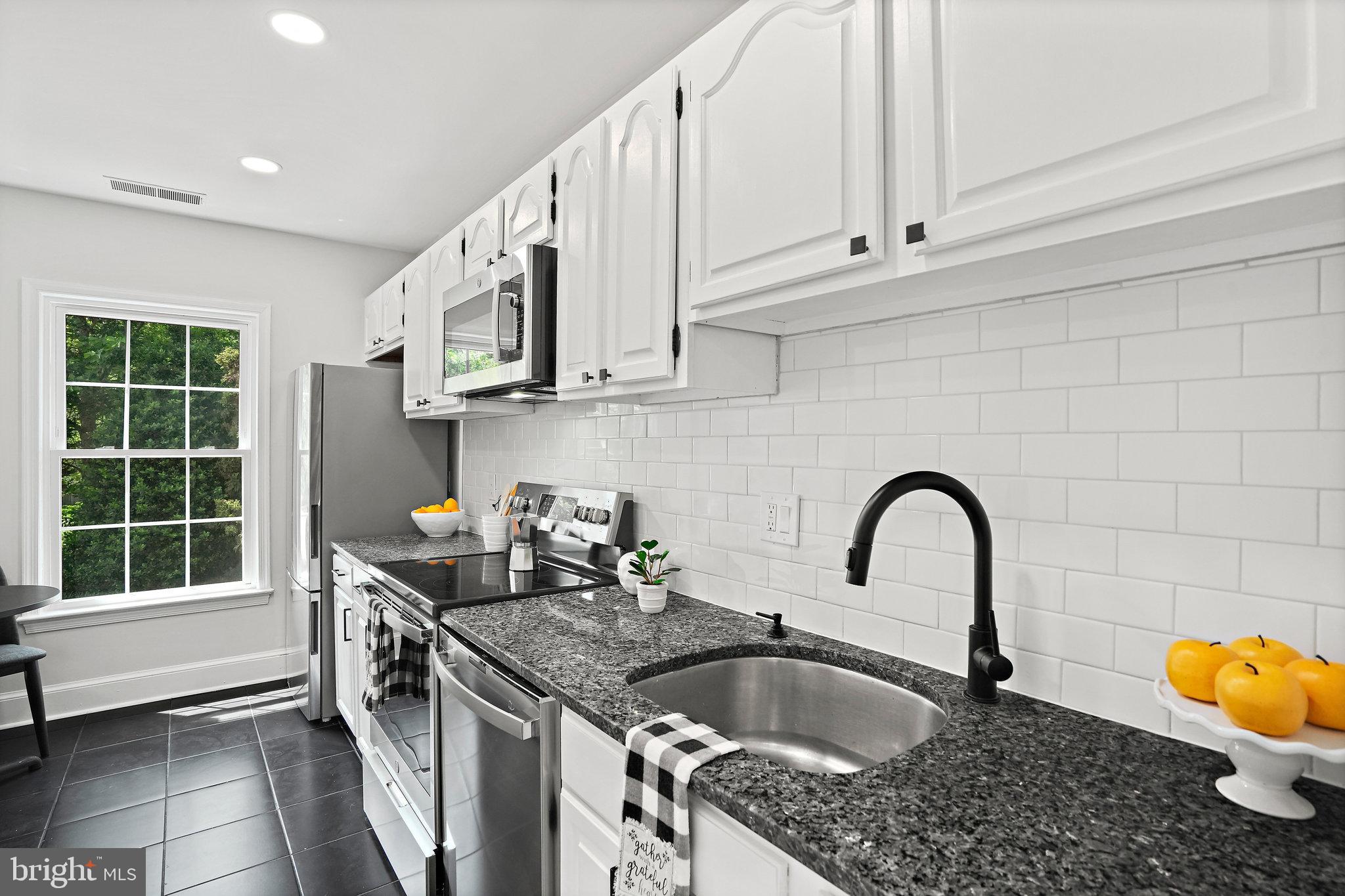 3259 SUTTON PLACE NW Unit: A