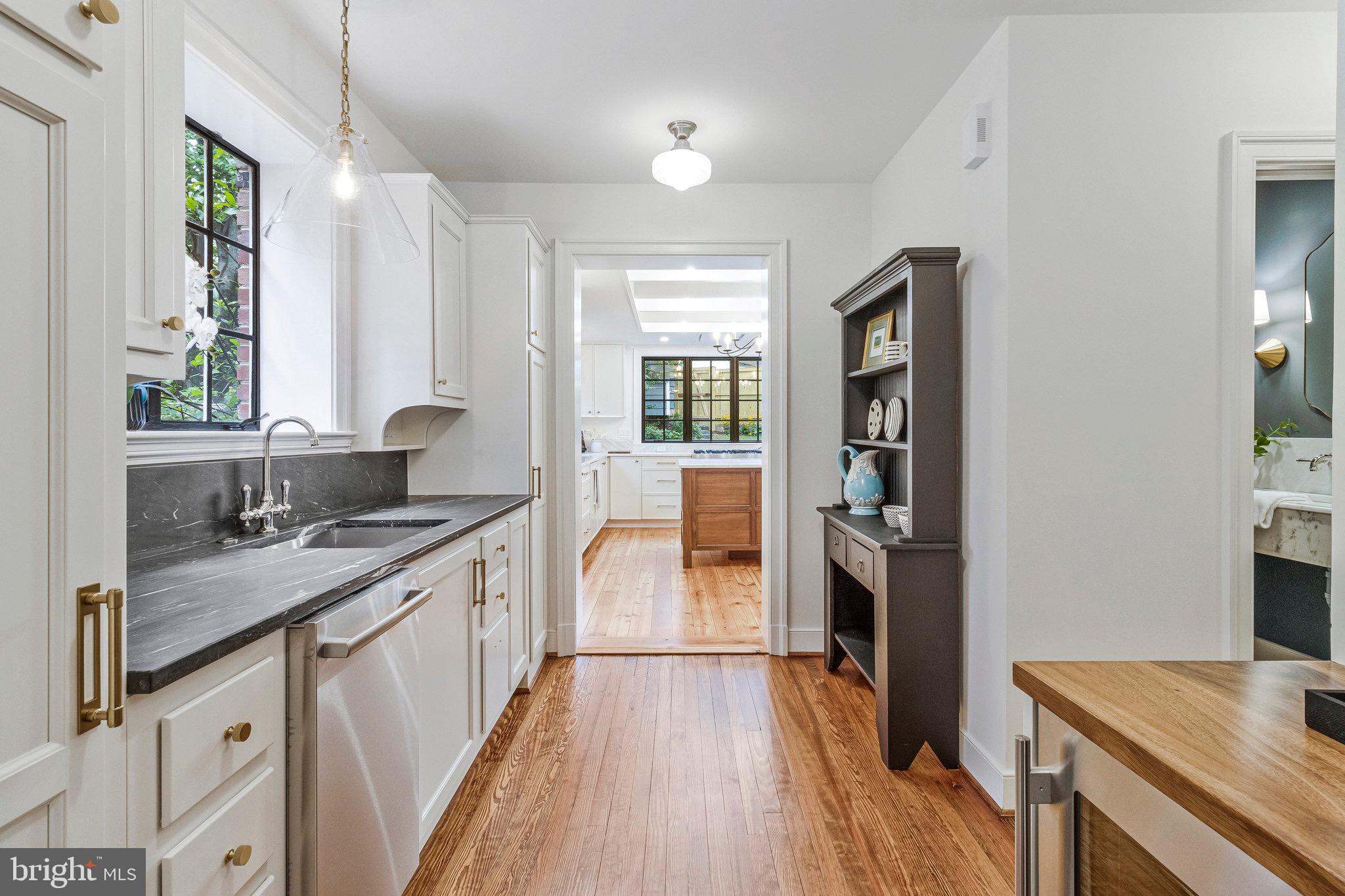 2921 LEGATION STREET NW