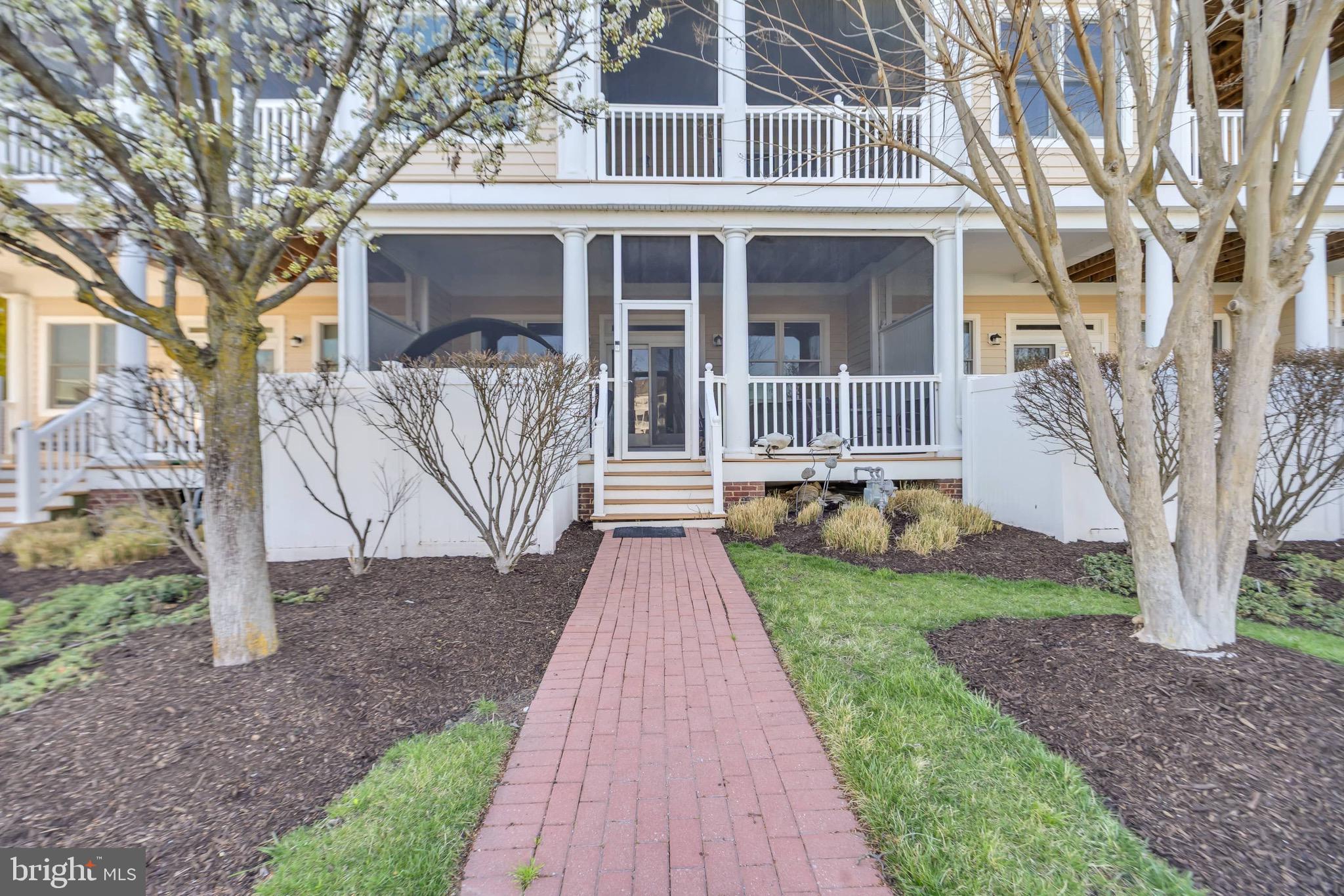 202 Muir St #202