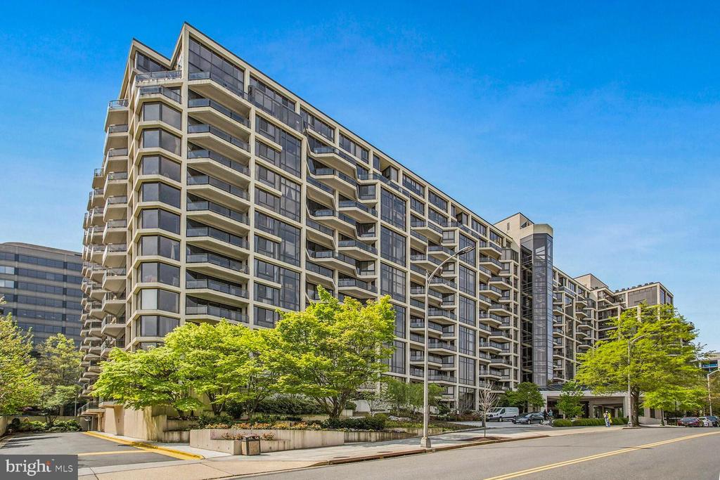 1530 Key Blvd #705