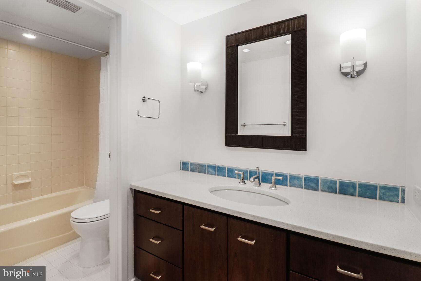1530 Key Blvd #705