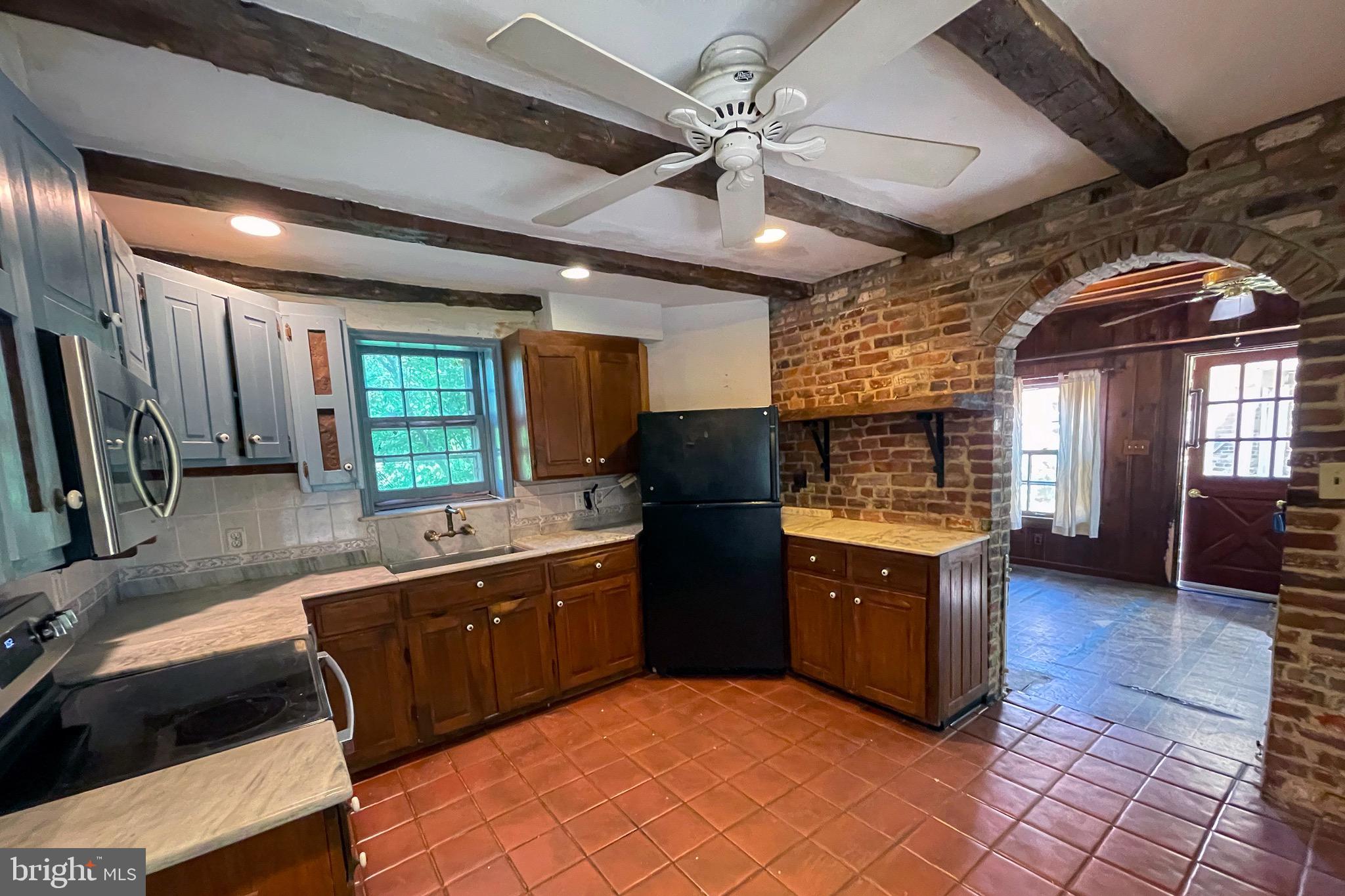100 LONGVIEW DRIVE