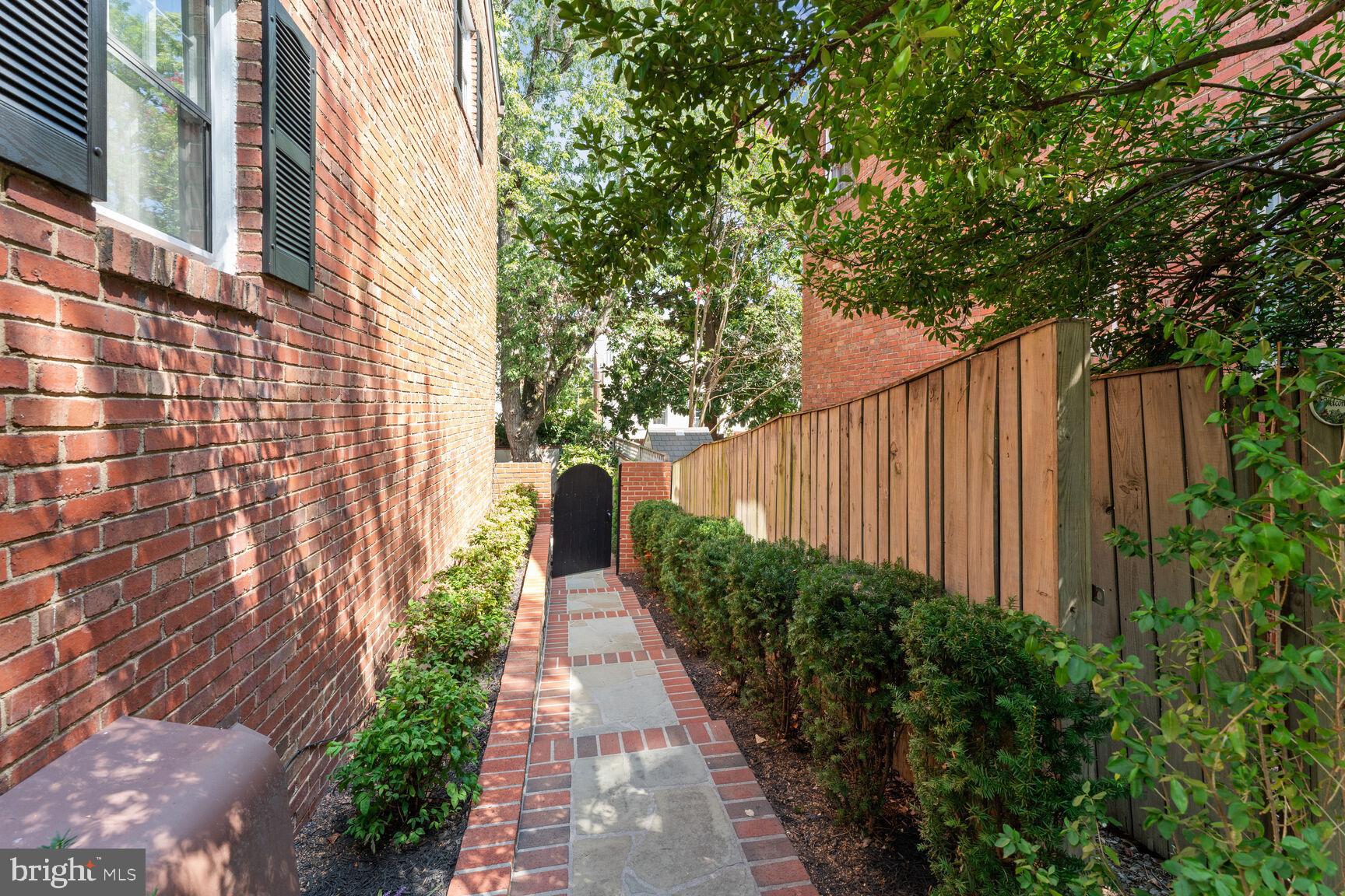 1127 POWHATAN STREET