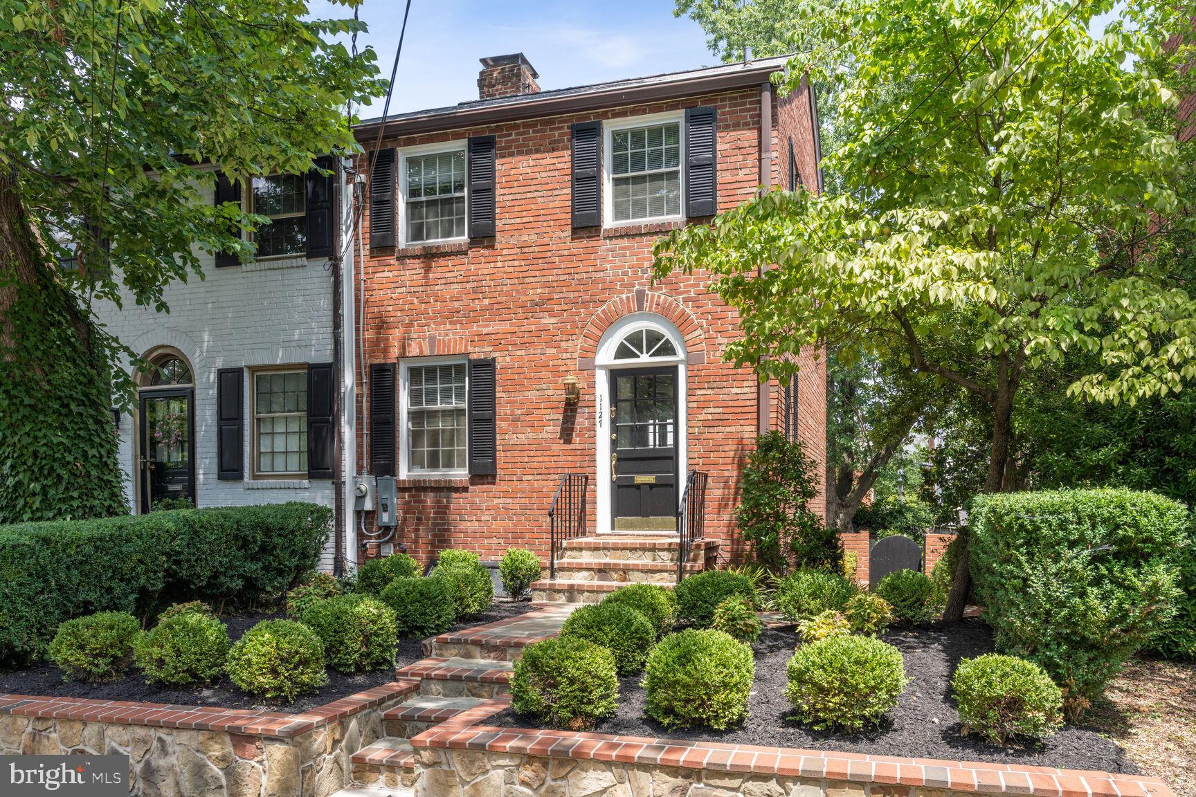 1127 POWHATAN STREET