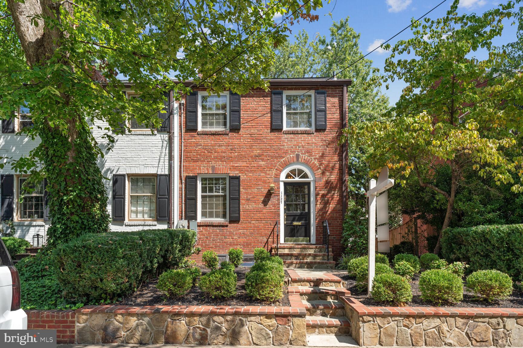 1127 POWHATAN STREET