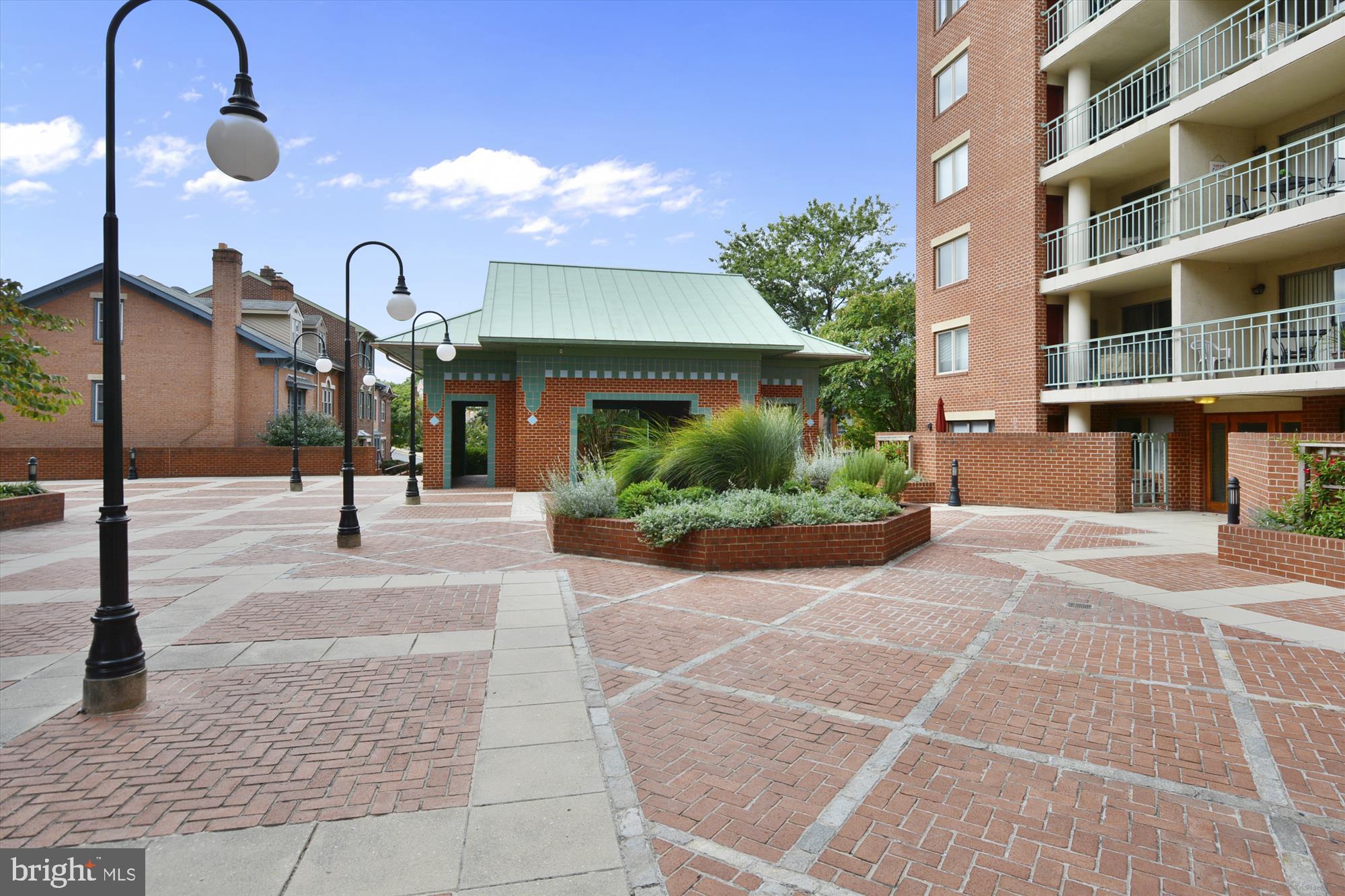 505 E Braddock Rd #704