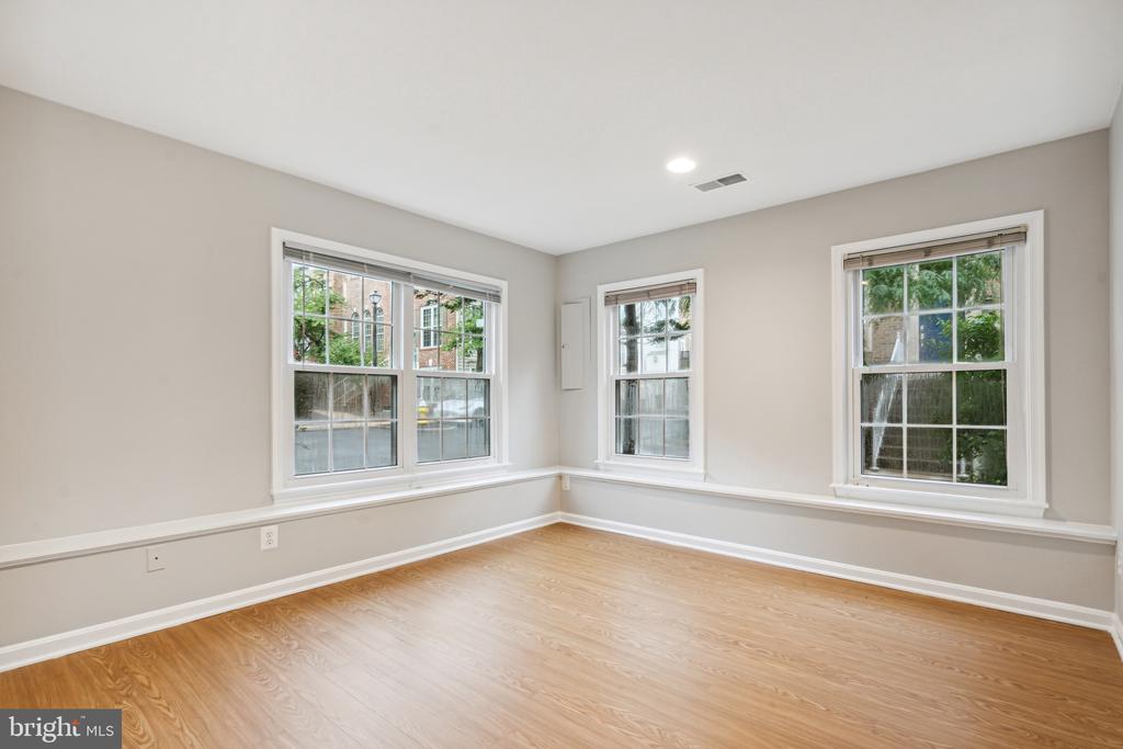 6026 Ricketts Walk