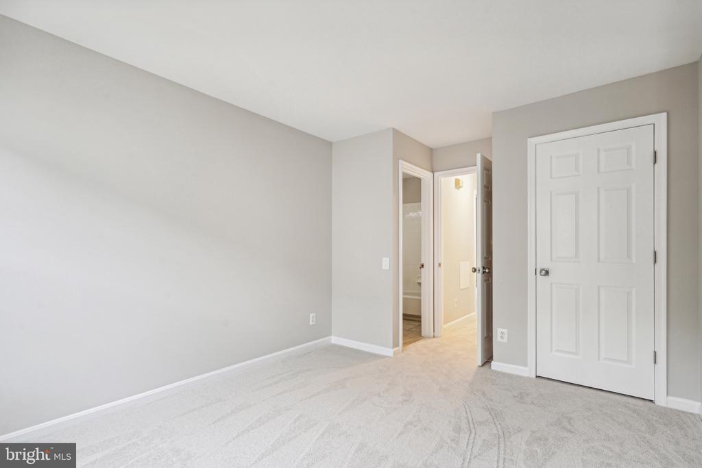 6026 Ricketts Walk