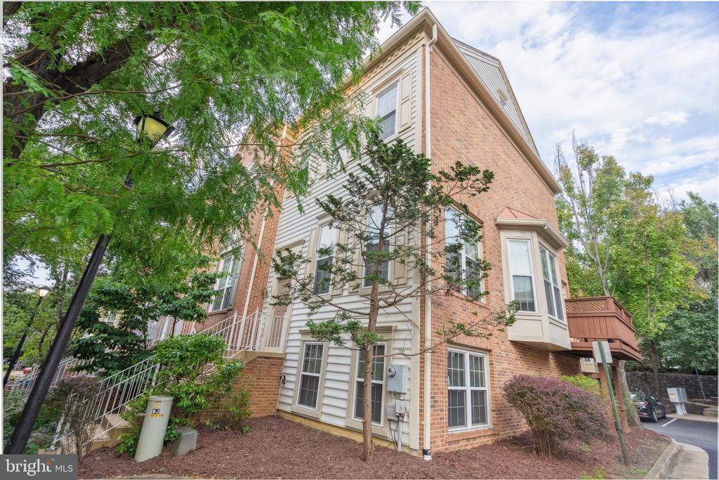 6026 Ricketts Walk