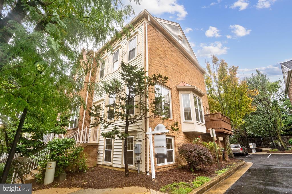 6026 Ricketts Walk