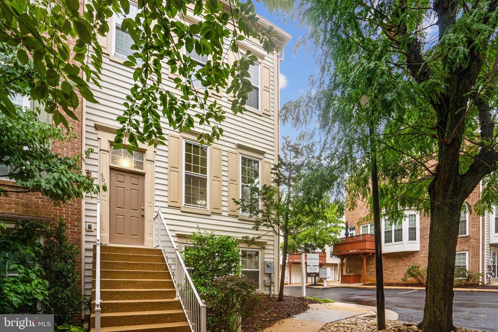 6026 Ricketts Walk