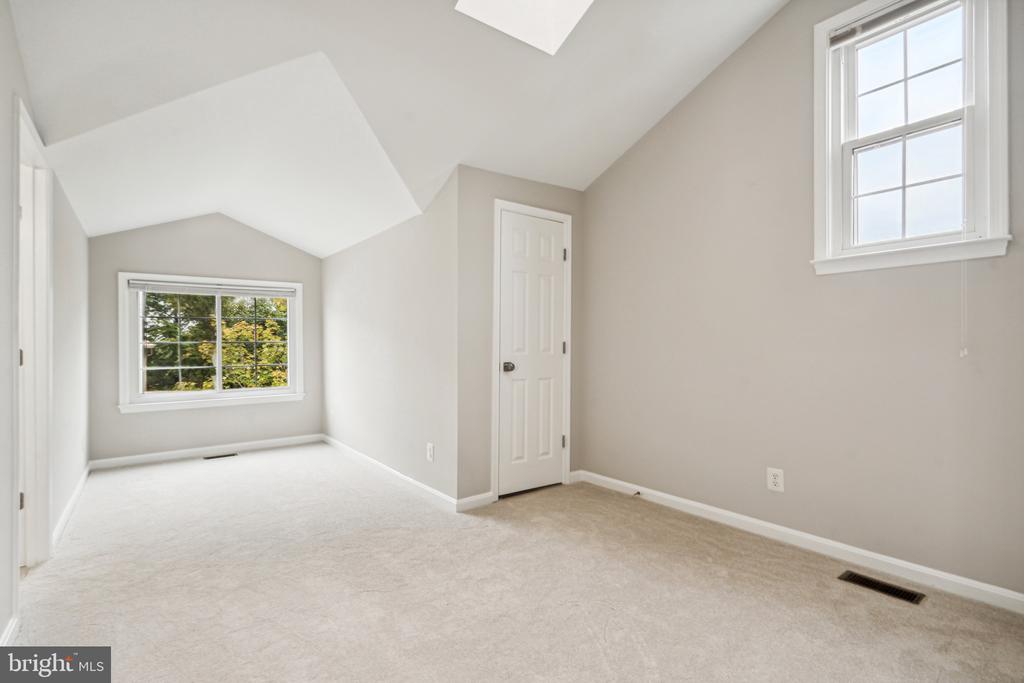 6026 Ricketts Walk