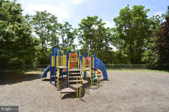 200 N Pickett St #807