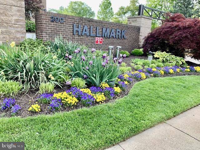 200 N Pickett St #807