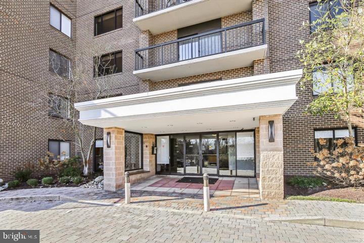 200 N Pickett St #807