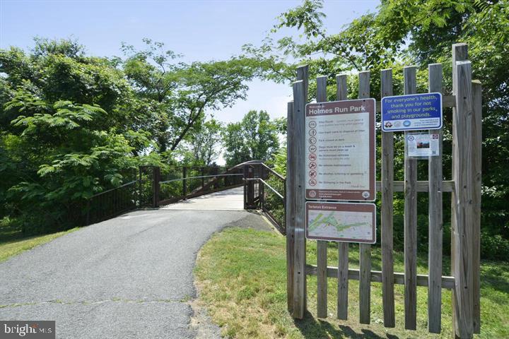 200 N Pickett St #807