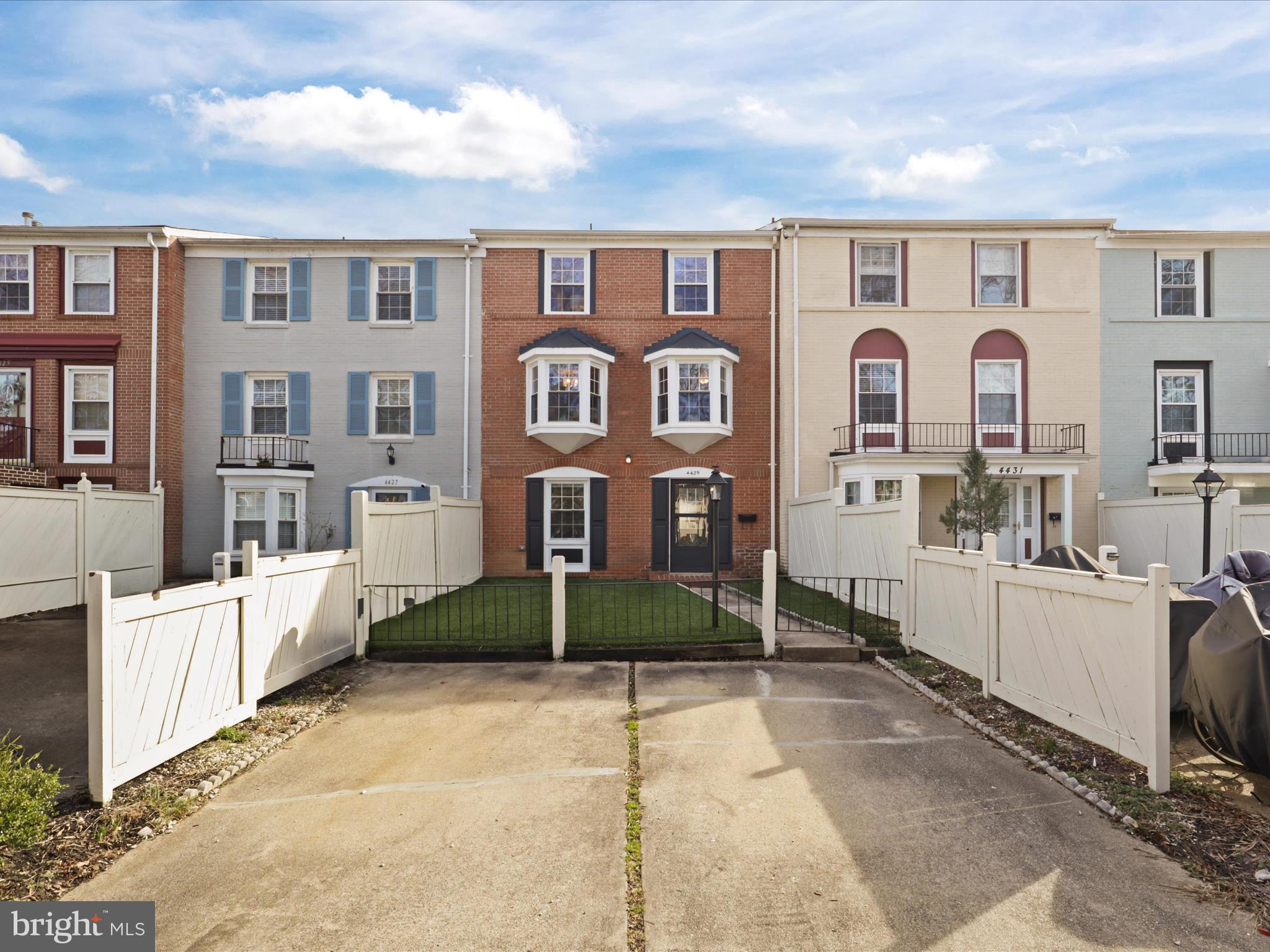 4429 Scarborough Sq