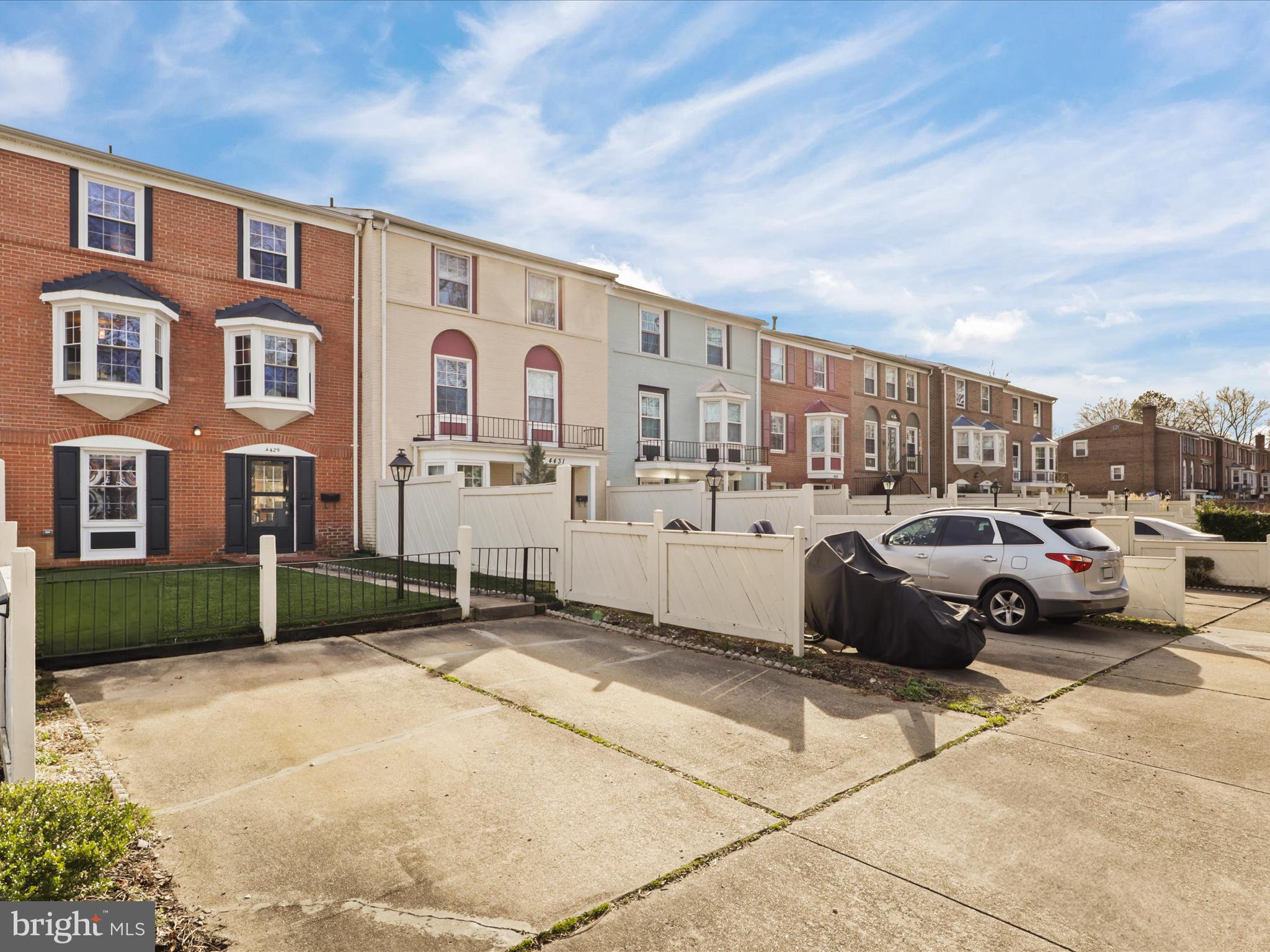 4429 Scarborough Sq