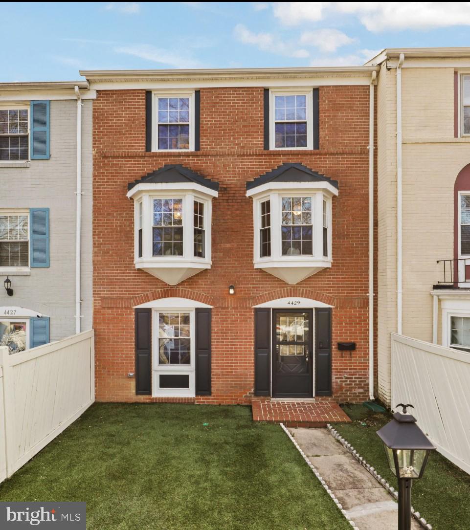 4429 Scarborough Sq