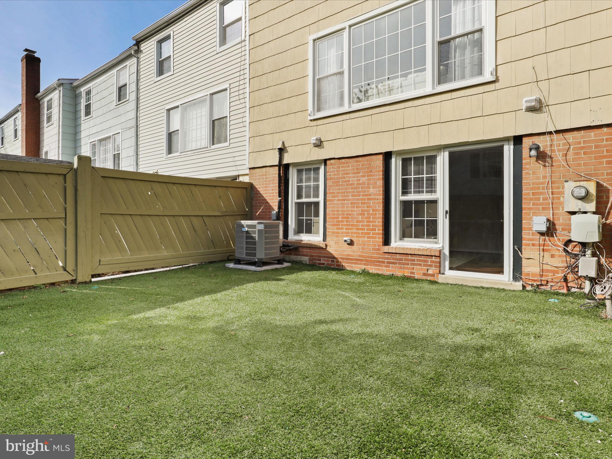 4429 Scarborough Sq