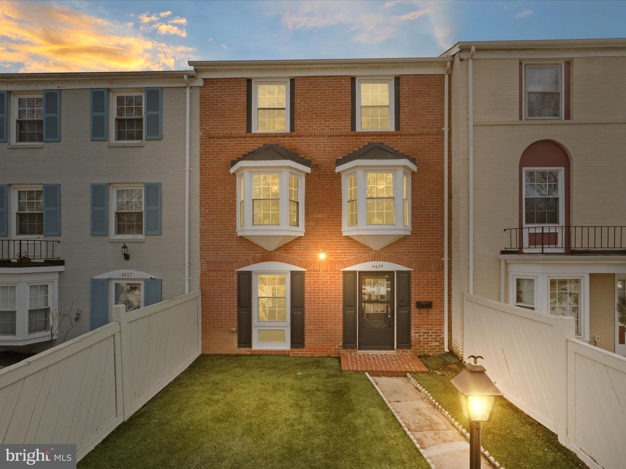 4429 Scarborough Sq