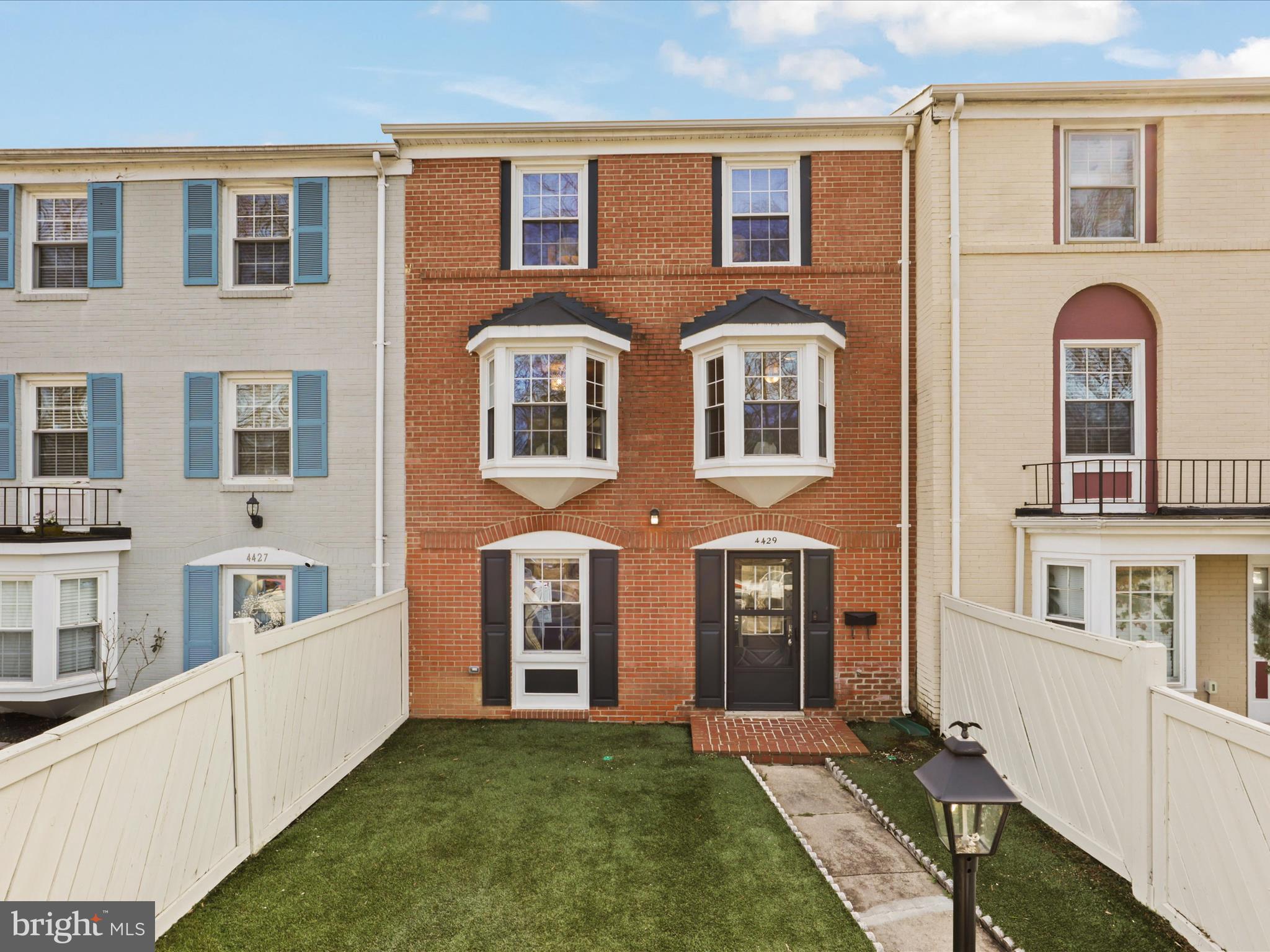 4429 Scarborough Sq