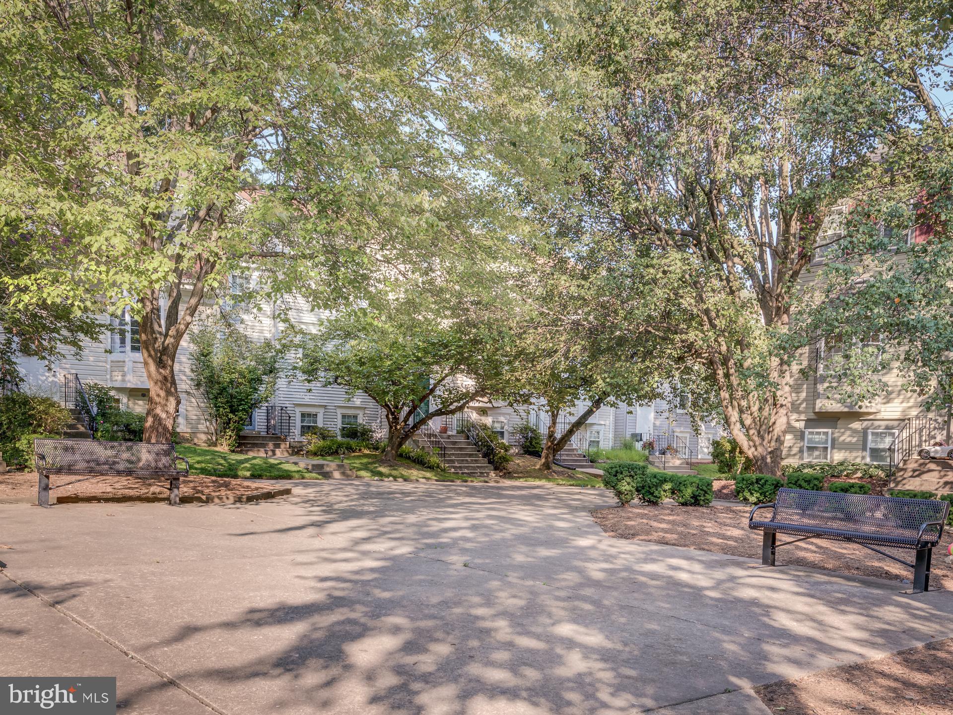 2400 RIDGEHAMPTON CT