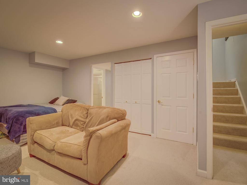 2400 RIDGEHAMPTON CT