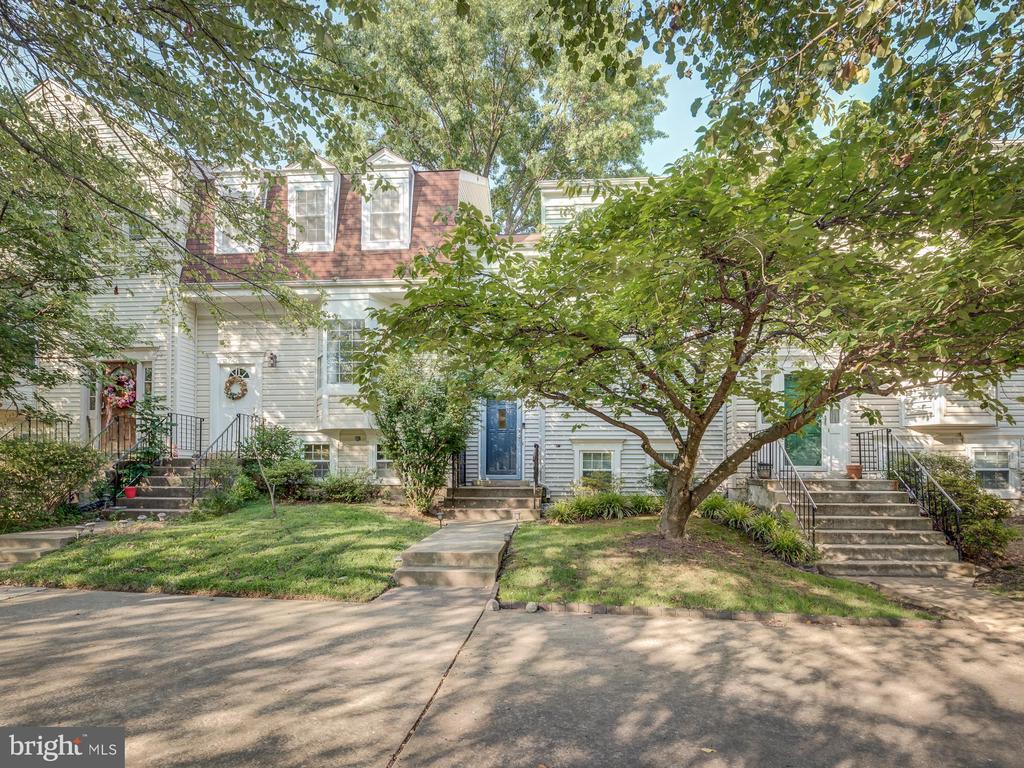 2400 RIDGEHAMPTON CT