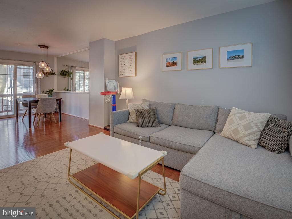 2400 RIDGEHAMPTON CT