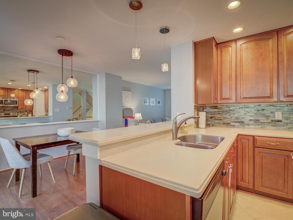 2400 RIDGEHAMPTON CT