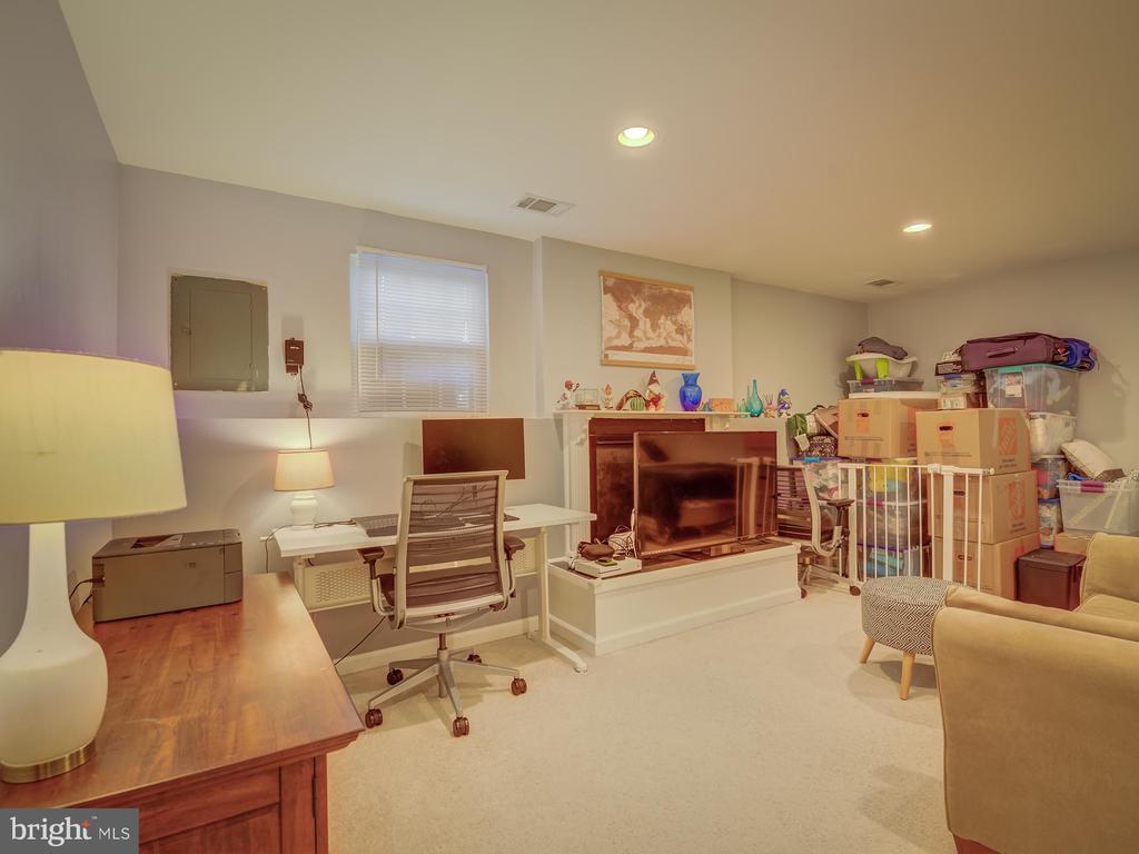 2400 RIDGEHAMPTON CT