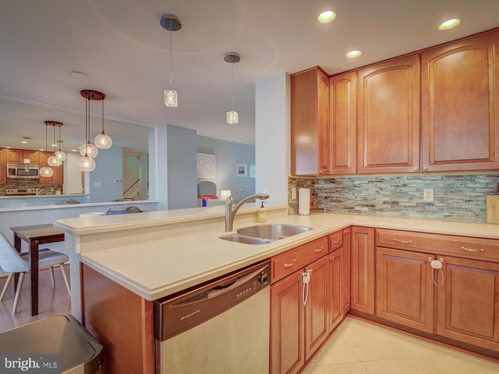 2400 RIDGEHAMPTON CT