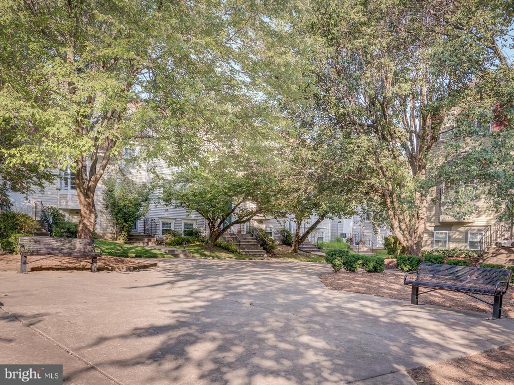 2400 RIDGEHAMPTON CT