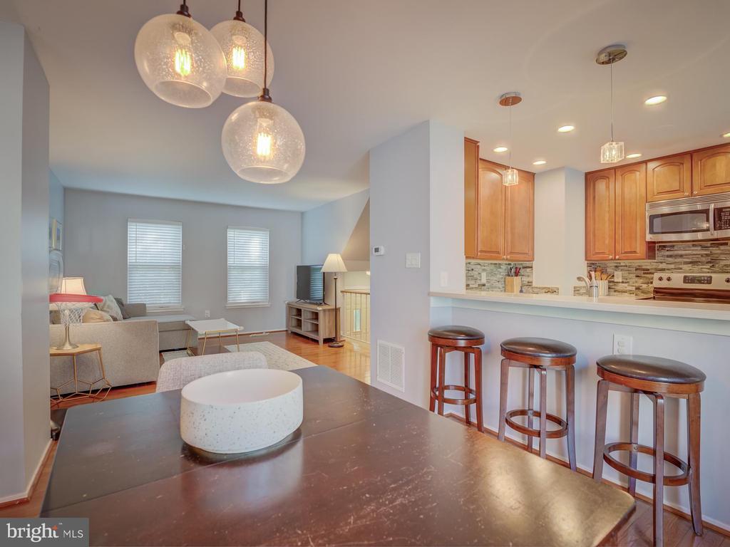 2400 RIDGEHAMPTON CT
