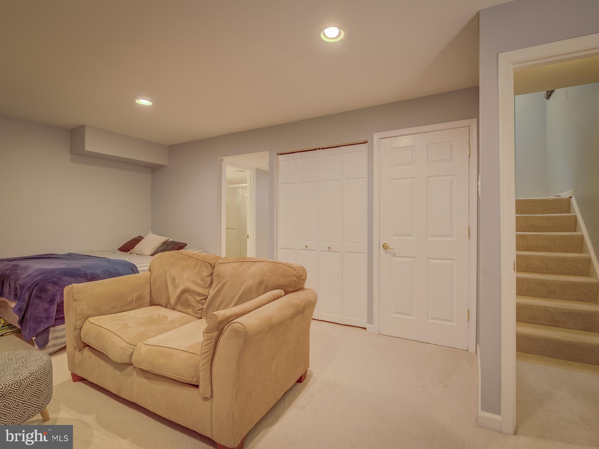 2400 RIDGEHAMPTON CT