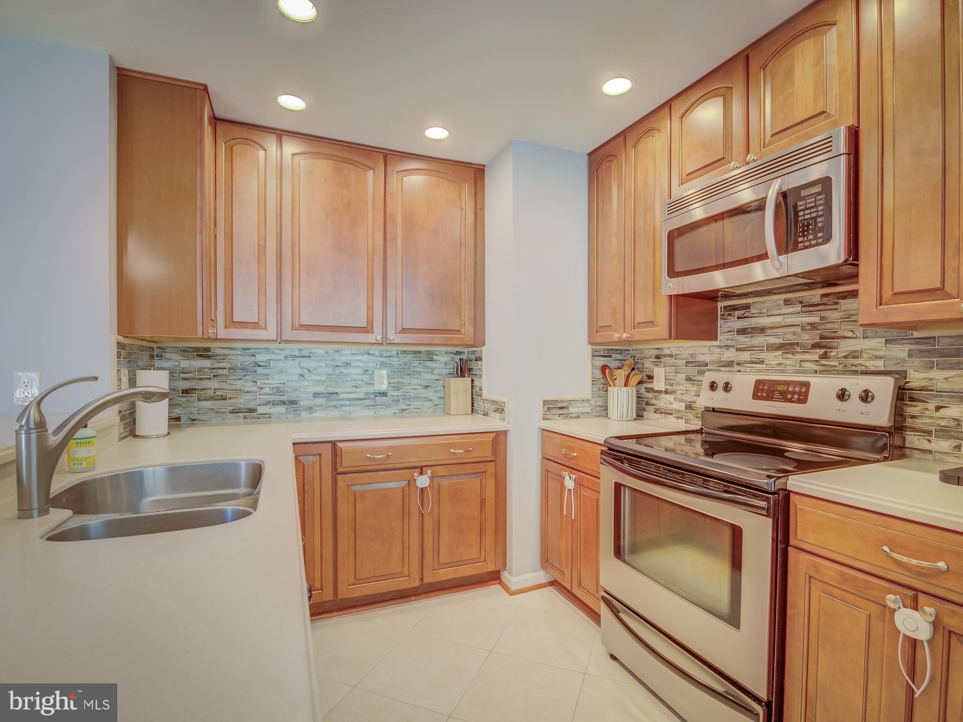 2400 RIDGEHAMPTON CT