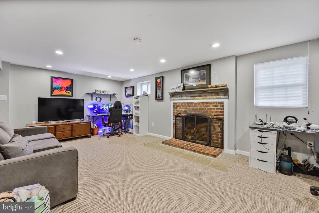 7611 Kingsbury Rd