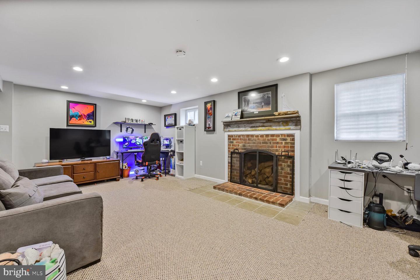 7611 Kingsbury Rd