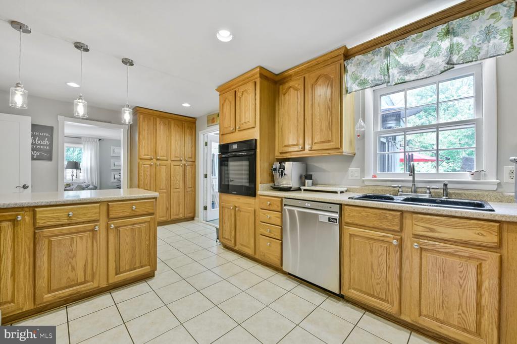 7611 Kingsbury Rd