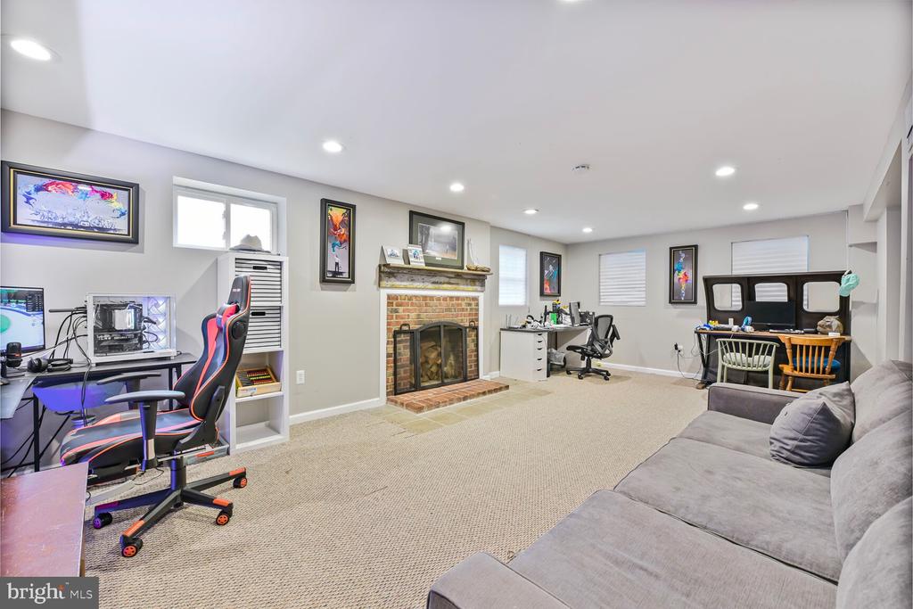 7611 Kingsbury Rd