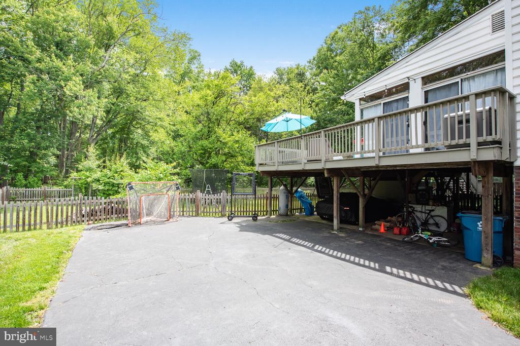 7611 Kingsbury Rd