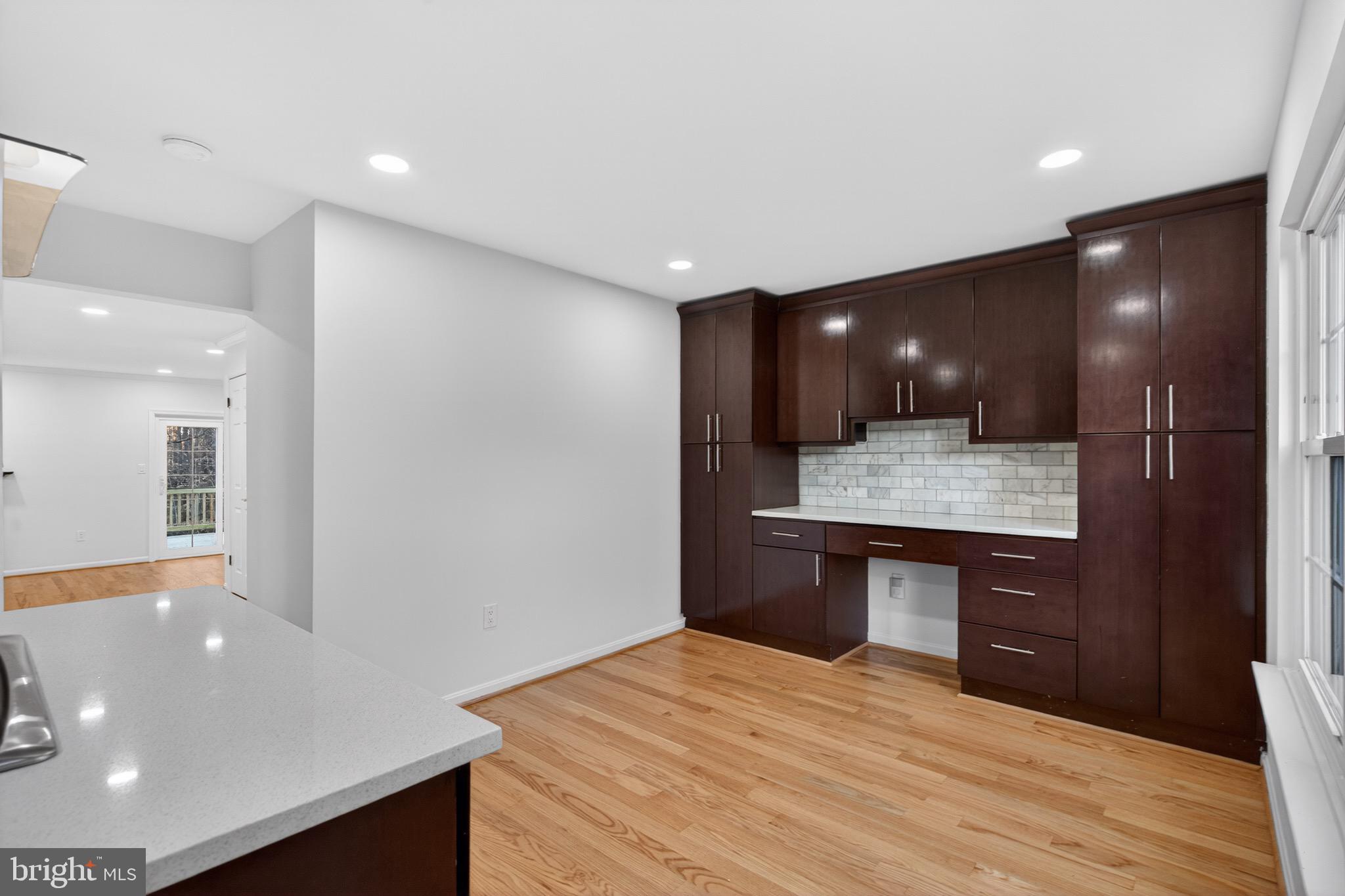 6024 KNIGHTS RIDGE WAY