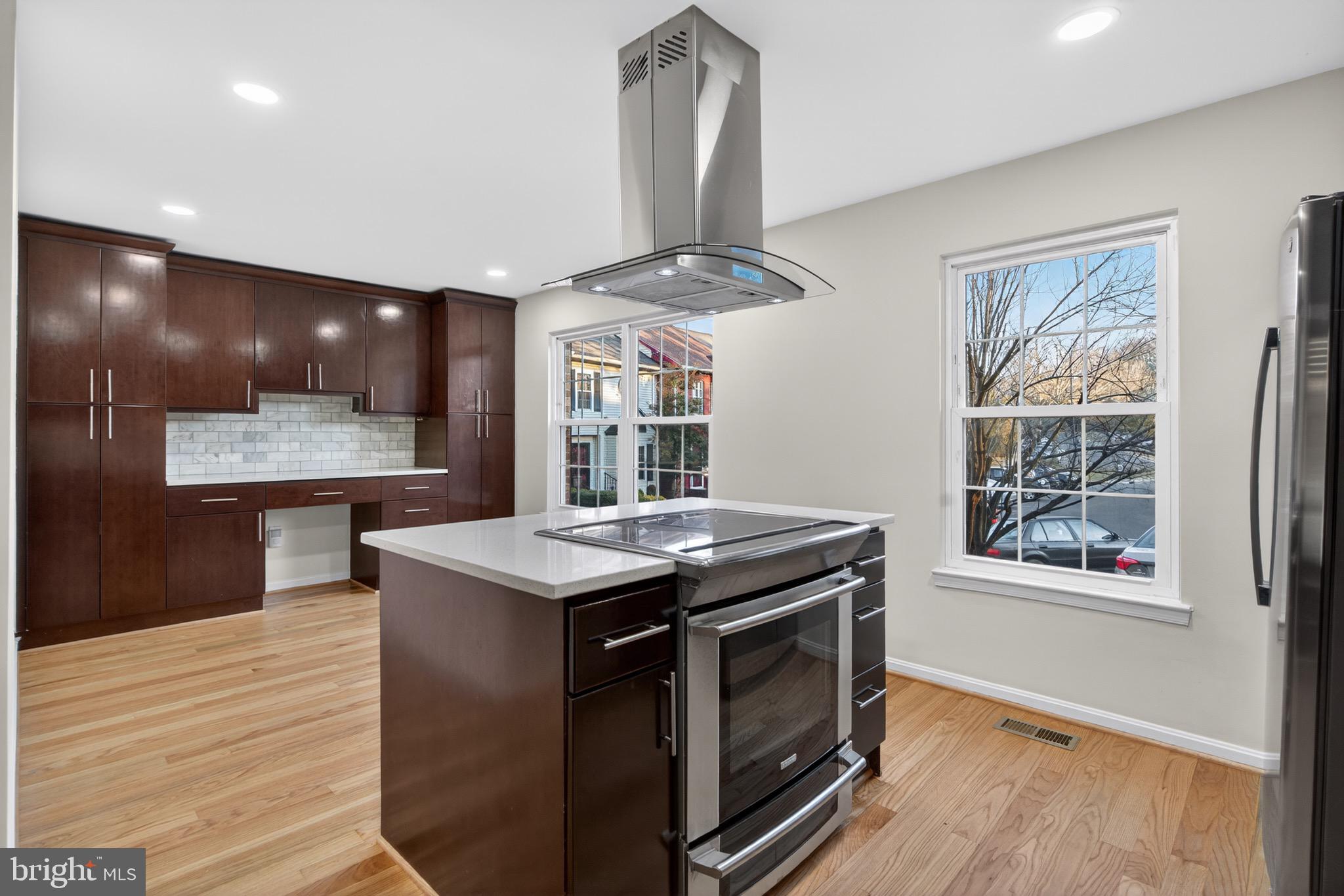 6024 KNIGHTS RIDGE WAY