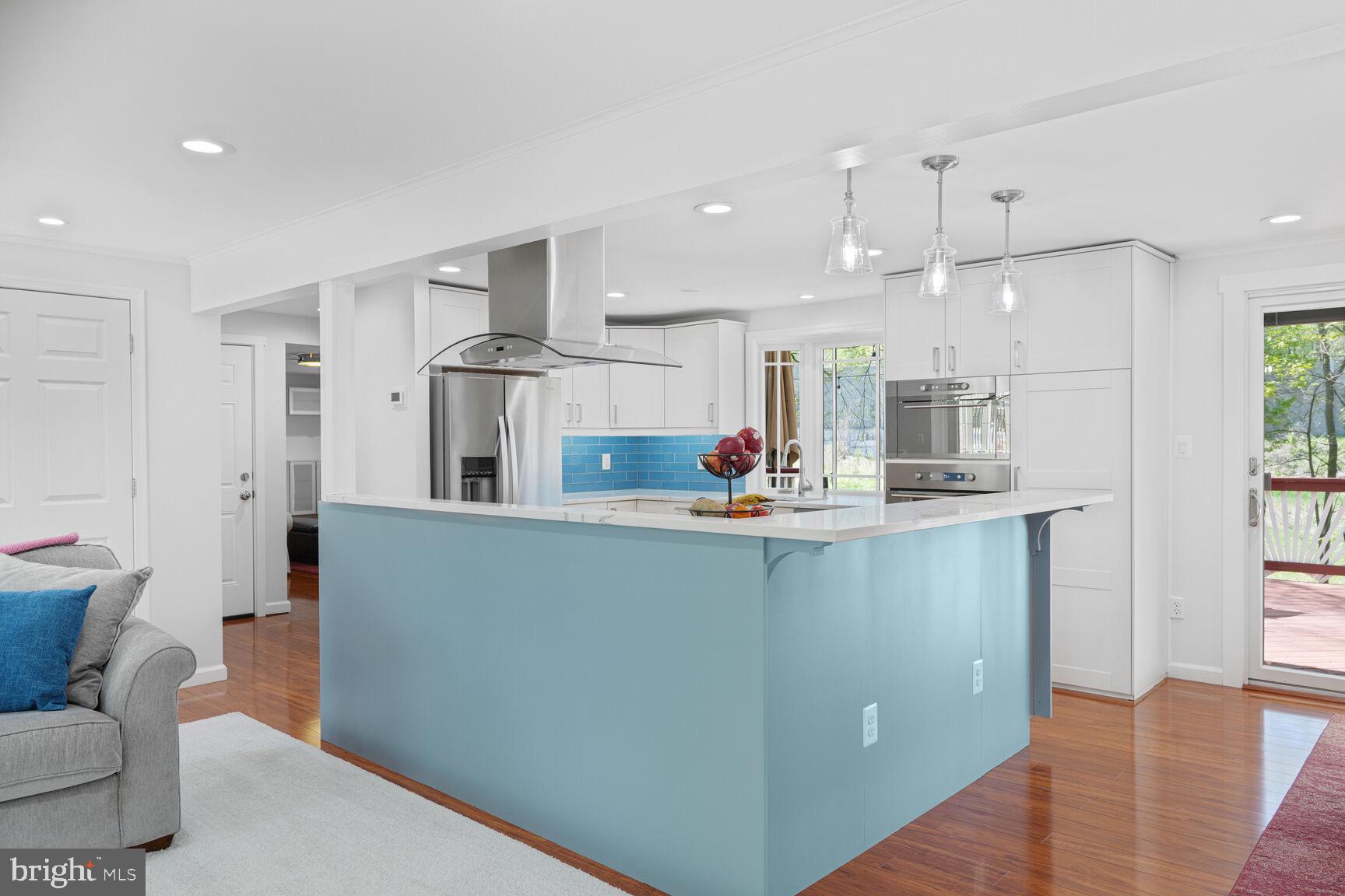 7937 FREEHOLLOW DRIVE