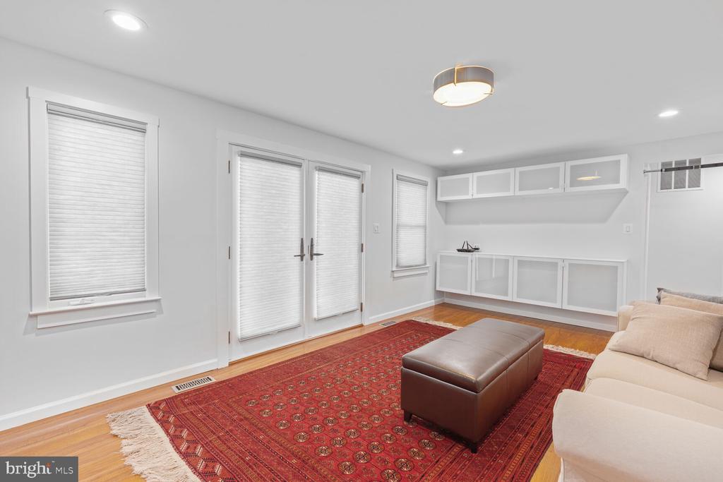 7937 FREEHOLLOW DRIVE