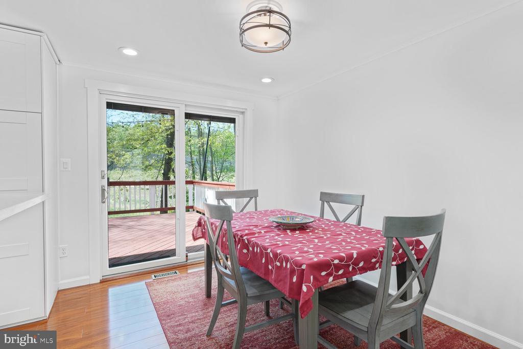 7937 FREEHOLLOW DRIVE