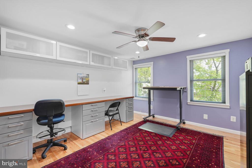 7937 FREEHOLLOW DRIVE