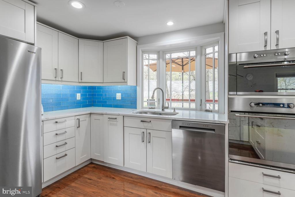 7937 FREEHOLLOW DRIVE