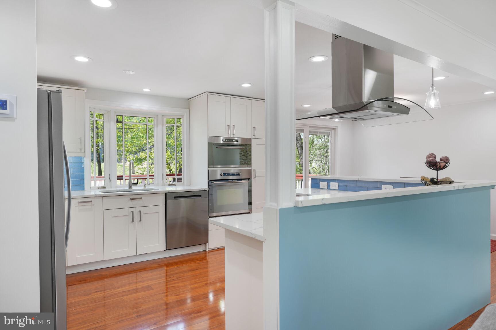 7937 FREEHOLLOW DRIVE